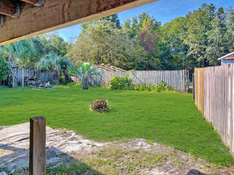 Building Photo - 10785 Silver Creek Dr
