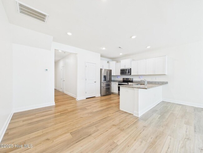 Building Photo - 458 Channel Drop Dr