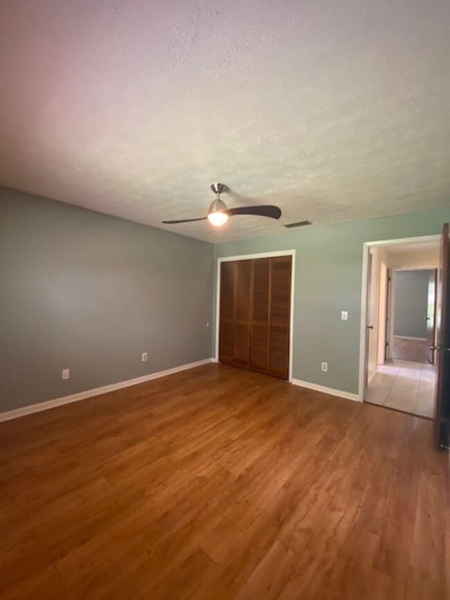 Building Photo - Brandon home available soon!