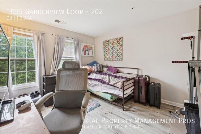Building Photo - 1055 Gardenview Loop