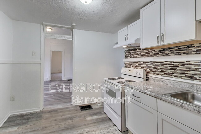 Building Photo - 2219 Hovey St