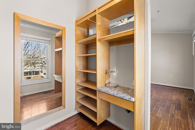 Building Photo - 211 W Hill St