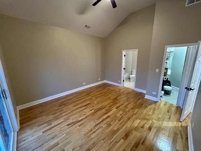 Building Photo - 5333 S Calumet Ave