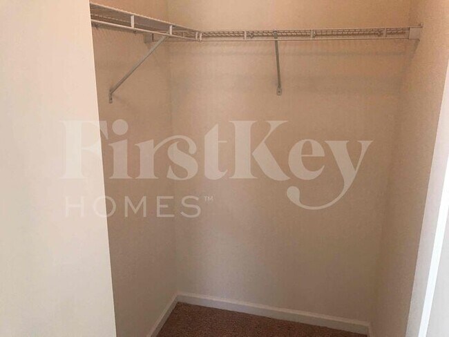 Building Photo - 3283 Grandview Club Rd