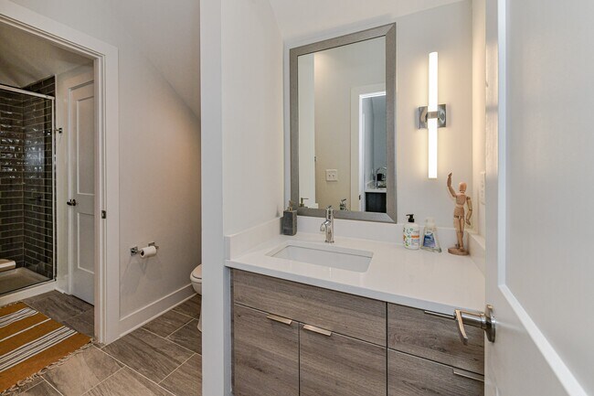 Building Photo - 1072 Kenilworth Ave