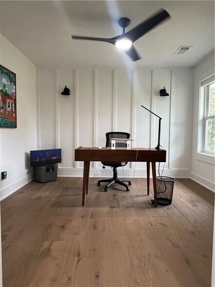 Building Photo - 862 W Sandtown Rd SW