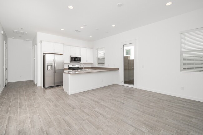 Building Photo - 3260 W Peak View Rd