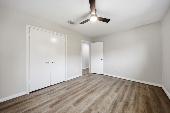 Building Photo - 15414 Ripplestream Dr