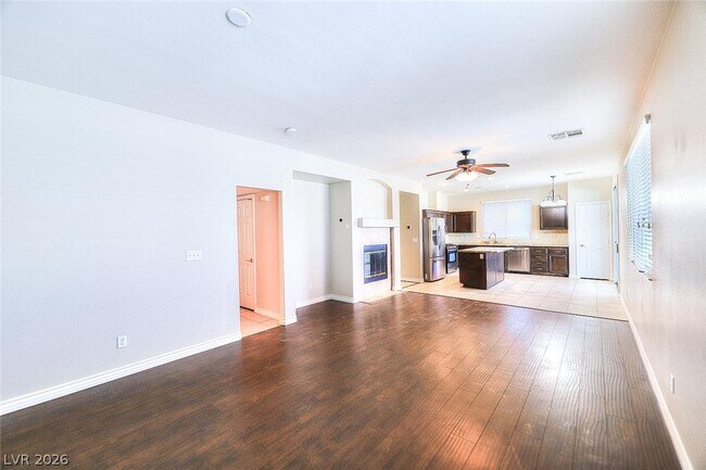 Building Photo - 1219 Desert Solitude St