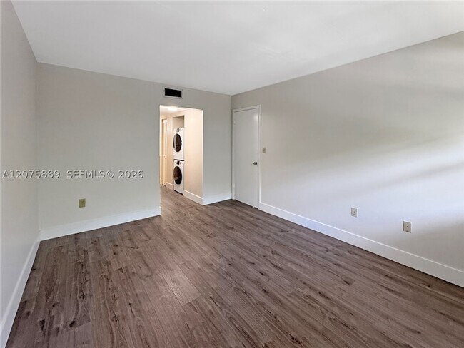 Building Photo - 995 SW 84th Ave