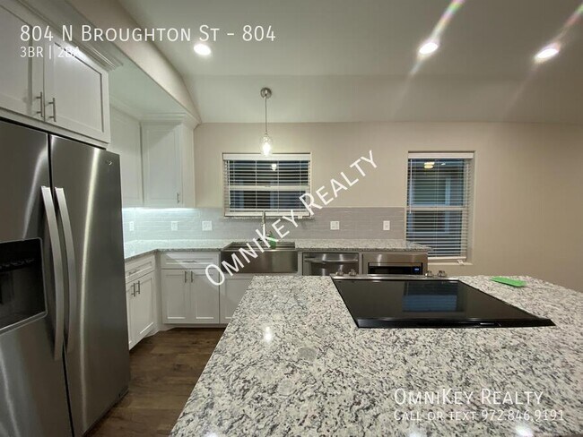 Building Photo - 804 N Broughton St