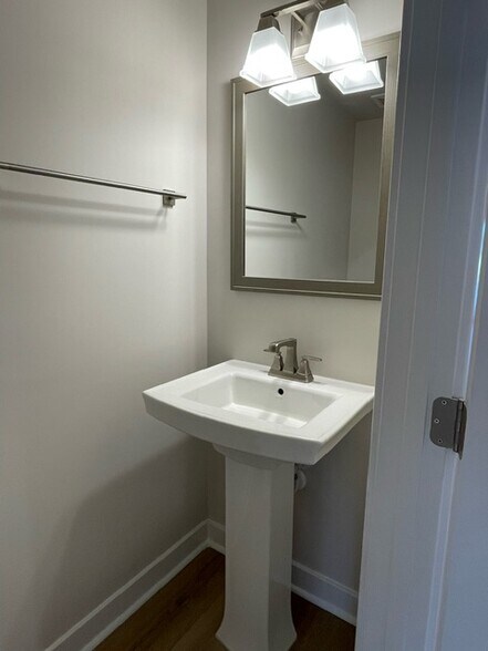 Building Photo - 2356 Elowen Ln