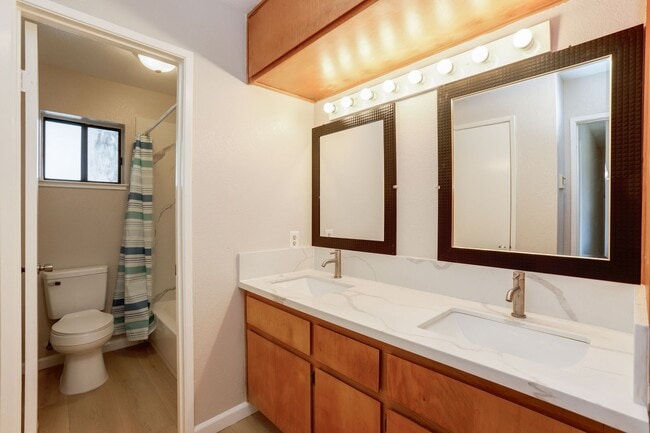 Building Photo - Sunny Potrero Hill 3BR / 1BA Townhome | Private Yard | YouTube Tour