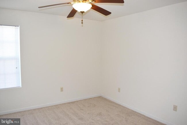 Building Photo - 2741 Roosevelt Dr