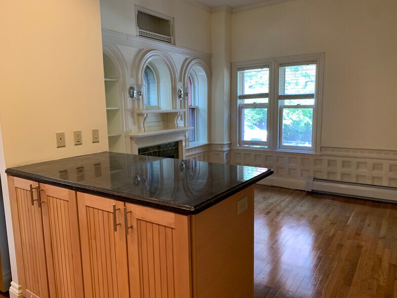 Building Photo - 195 Commonwealth Ave