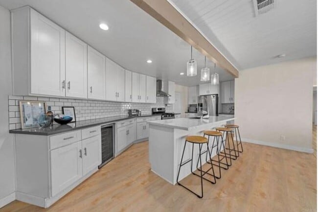 Building Photo - 209 Camino Elevado