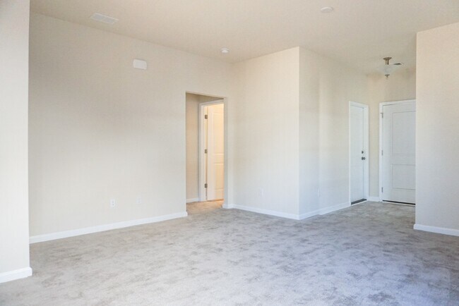 Building Photo - Lovely 3 bedroom 2 Bath Ranch with 2 Car Garage in Goose Creek