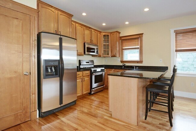 Primary Photo - 454 E 8th St