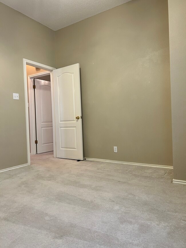 Building Photo - 5706 Quail Crown