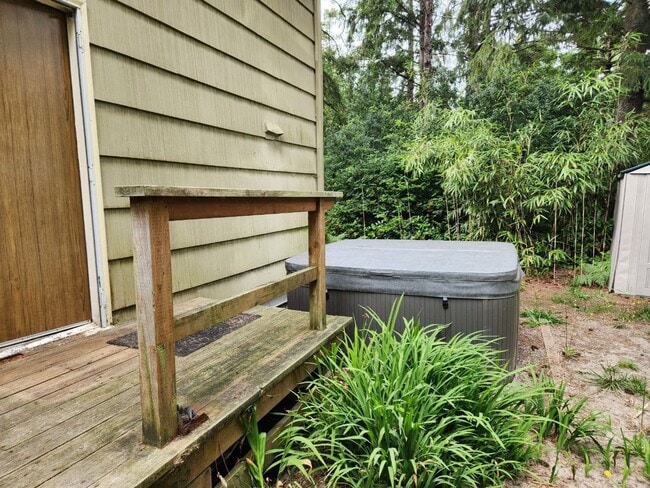 Building Photo - Long Beach Peninsula 2 bedroom Home w/ Hot...