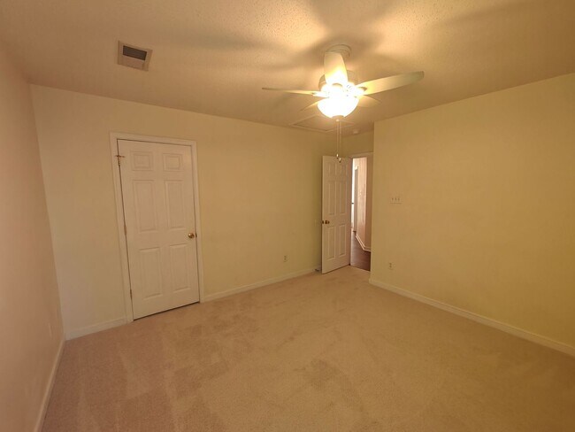 Building Photo - 2625 Piney Ridge Dr