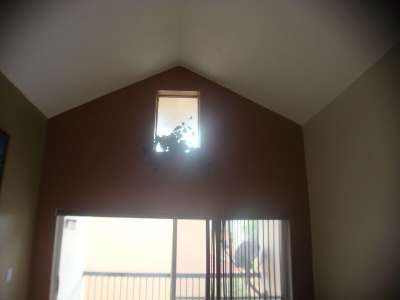 vaulted ceiling - 6276 186th NW St