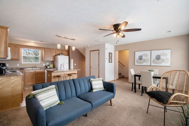 Building Photo - Clean Northwest 2 bed 2 Bath 2 Car Garage ...