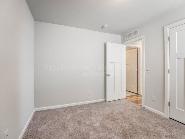 Building Photo - 608 Blue Fish Ct