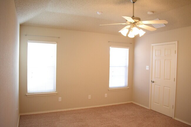 Building Photo - Rare 3 bedroom 3 bath home in Frenship Sch...
