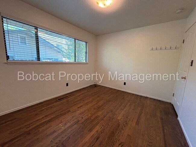 Building Photo - 750 Crain St
