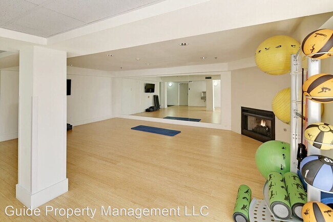 Building Photo - 2450 Aurora Ave N