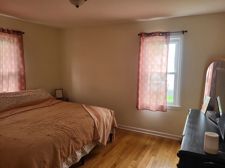 Building Photo - 226 North Ave