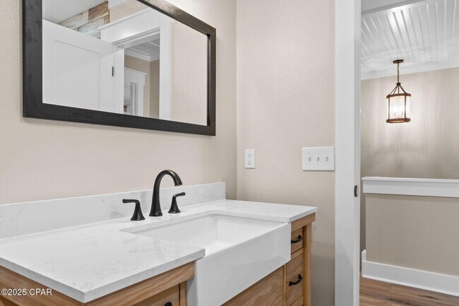 Building Photo - 1335 Capri Dr