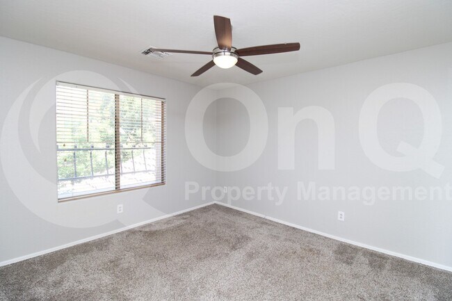 Building Photo - 1467 E Chestnut Ln