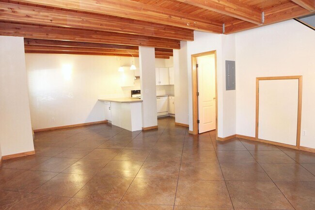 Building Photo - 209 W Mulberry St