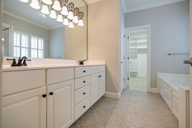 Building Photo - Beautiful Home in Willow Springs Just Minutes to Downtown Franklin