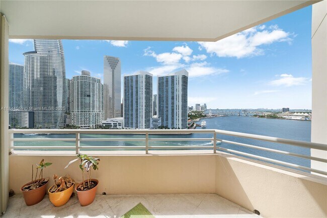 Building Photo - 888 Brickell Key Dr