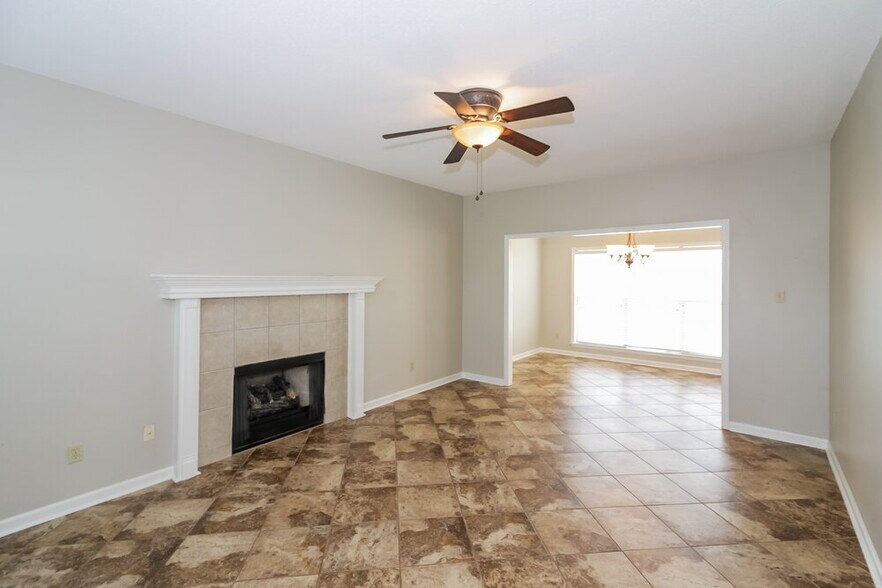 Building Photo - 15 Austin Cir