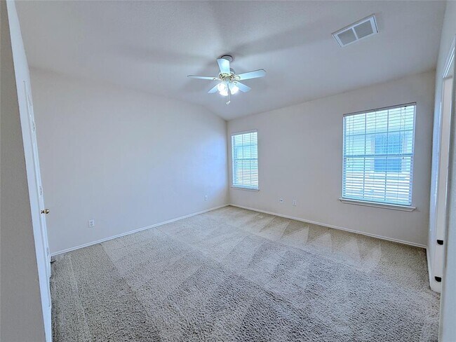 Building Photo - 16100 S Great Oaks Dr
