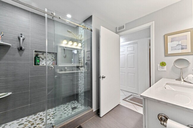 Building Photo - 15217 Lakes of Delray Blvd