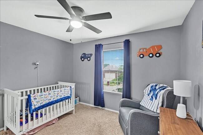 Building Photo - 1110 Caroline Dr