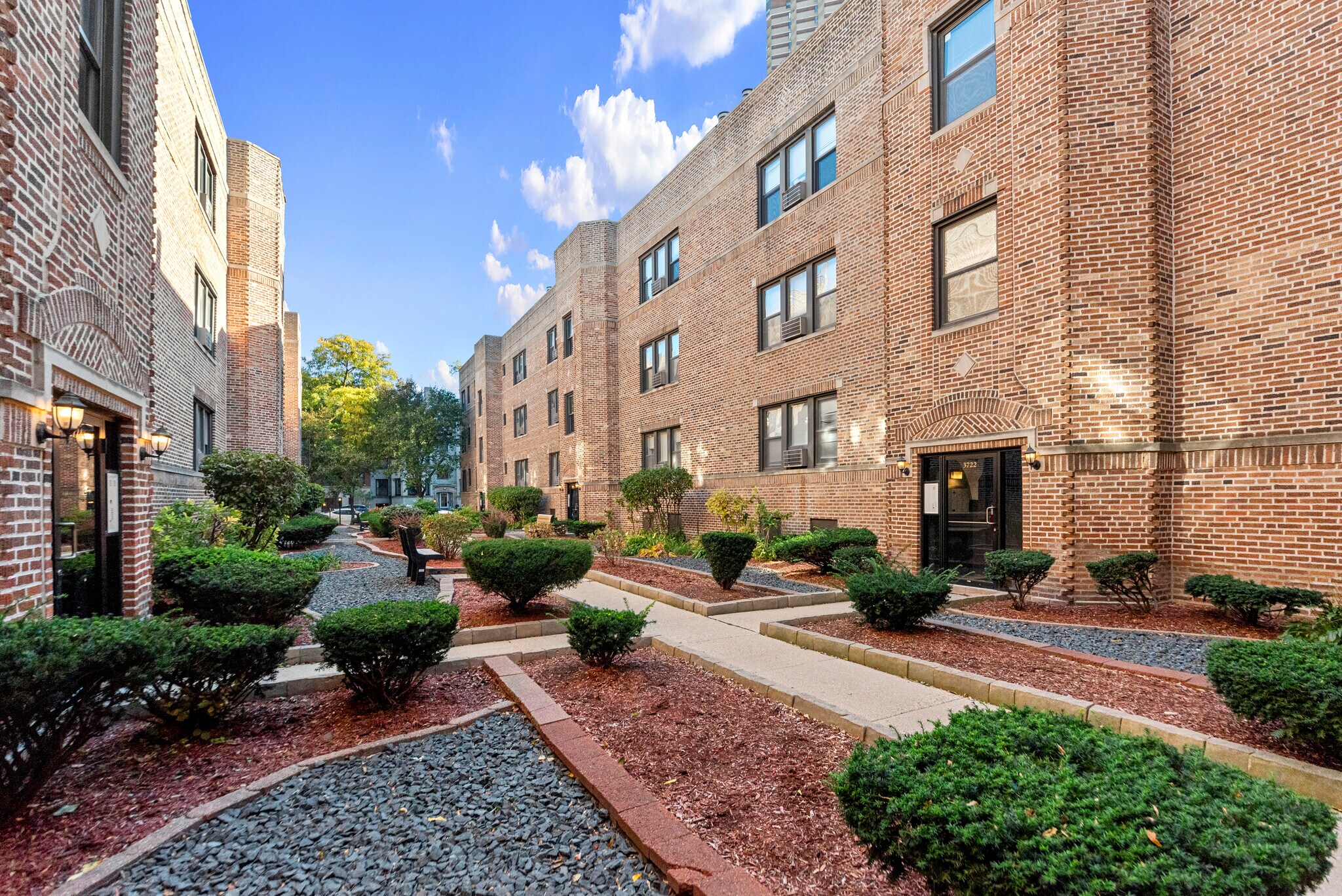 Building Photo - 3726 N Pine Grove Ave