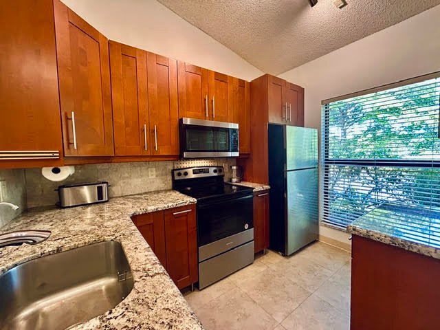 Building Photo - 3054 S Oakland Forest Dr
