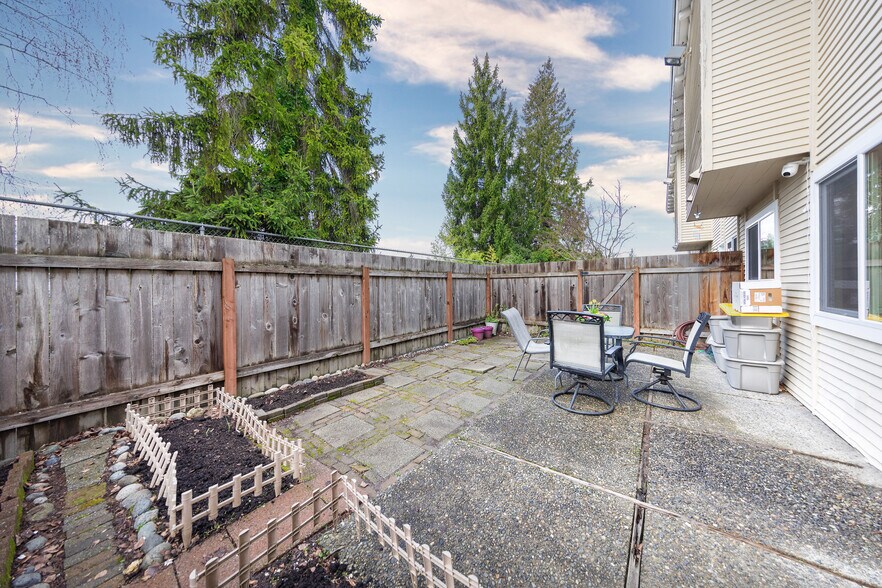 Building Photo - 5713 122nd Ave SE