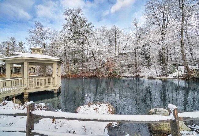 Building Photo - 277 Vista Dr