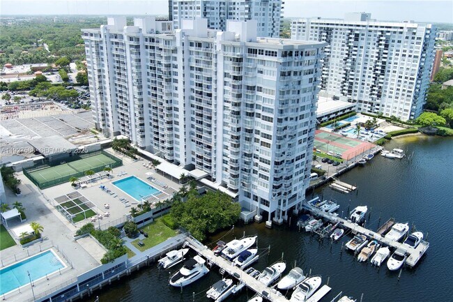 Building Photo - 18071 Biscayne Blvd