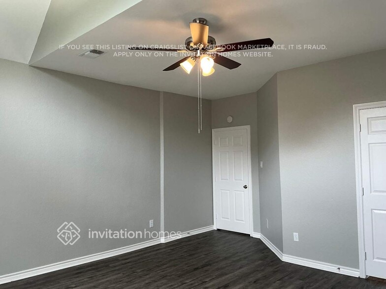 Building Photo - 2121 London Dr