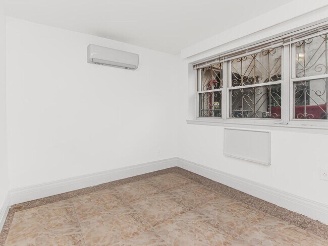 Building Photo - 661 Sagamore St
