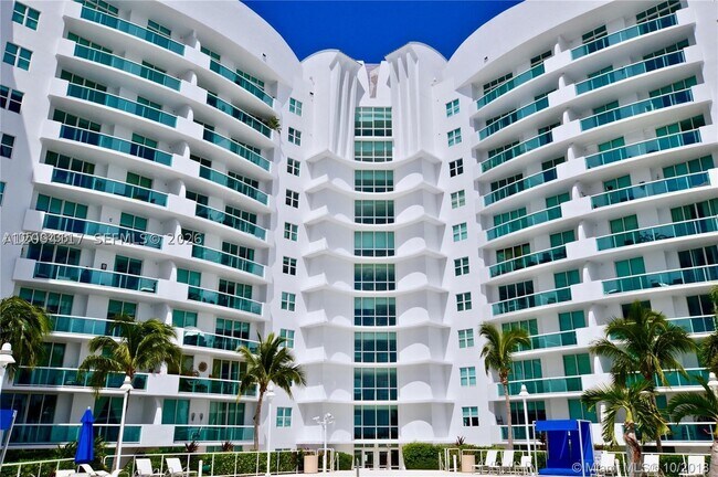 Building Photo - 7900 Harbor Island Dr