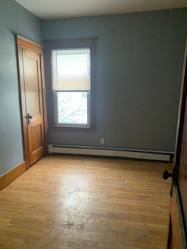Building Photo - 255 Vrooman Ave
